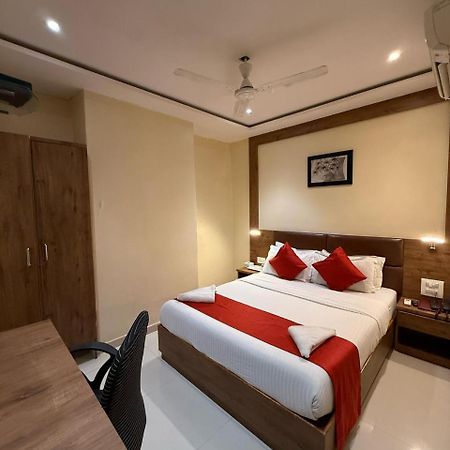 Palm Breeze Hotel - Colaba Bombay Eksteriør billede