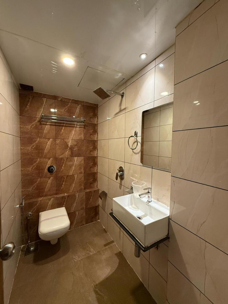 Palm Breeze Hotel - Colaba Bombay Eksteriør billede
