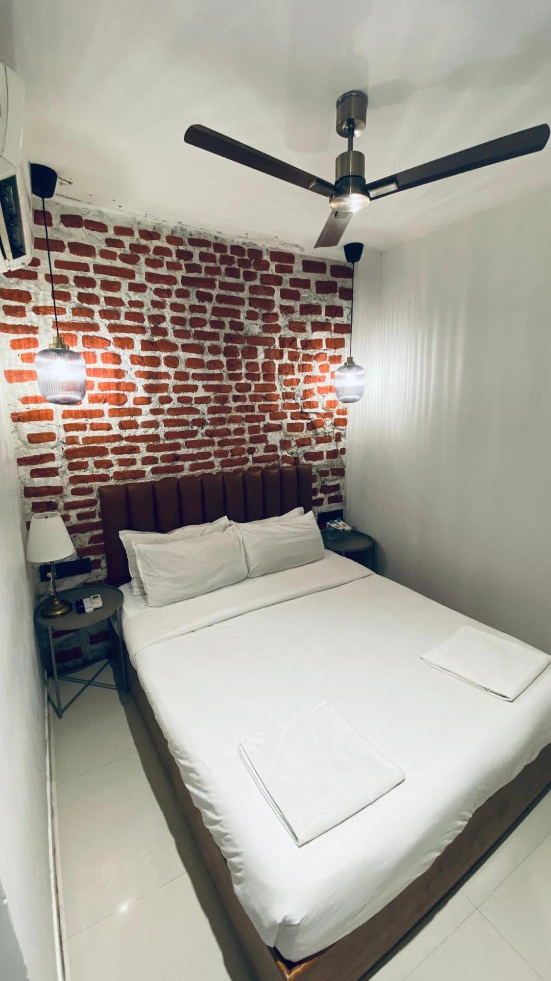 Palm Breeze Hotel - Colaba Bombay Eksteriør billede