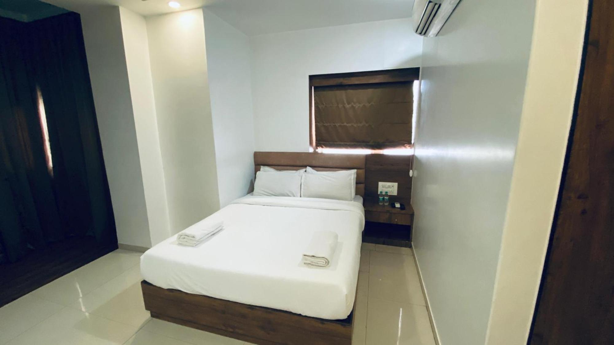 Palm Breeze Hotel - Colaba Bombay Eksteriør billede