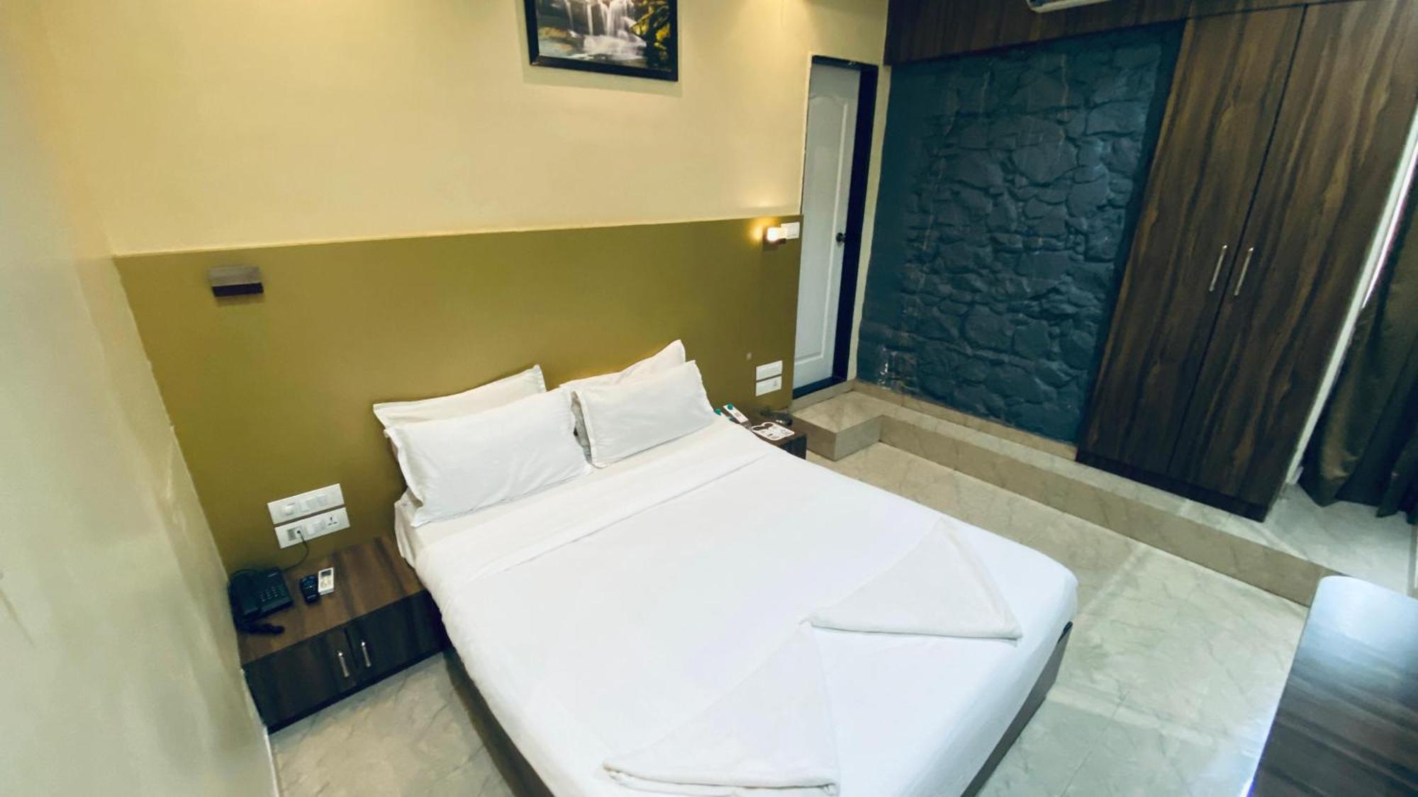 Palm Breeze Hotel - Colaba Bombay Eksteriør billede
